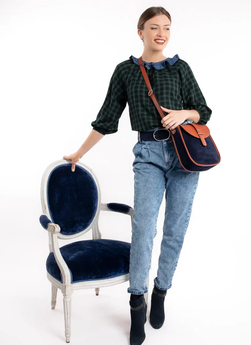 Sac agnes camel bleu nuit porté