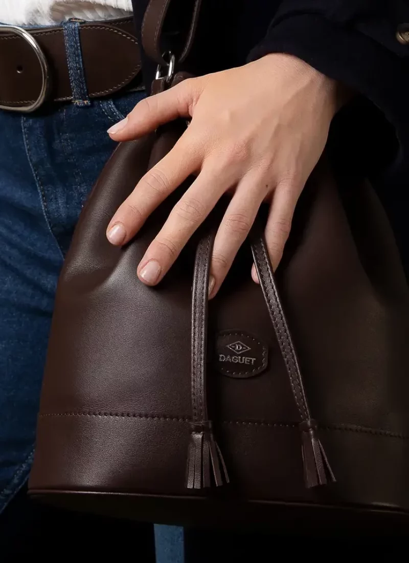 sac agathe marron porté 3