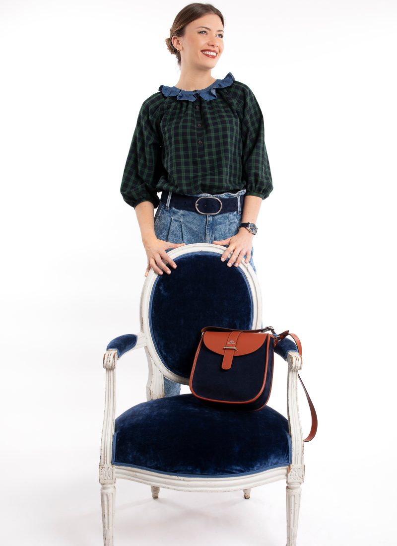 sac agnes camel bleu nuit porté 2