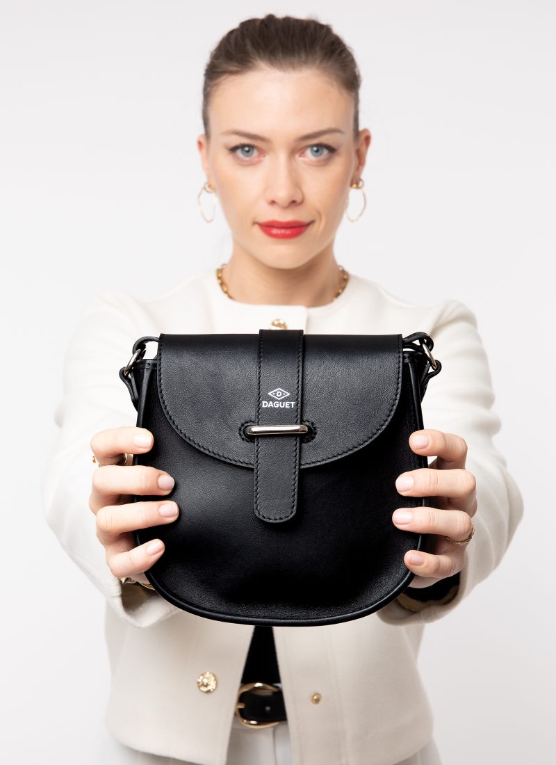 sac petit agnes noir porté 3